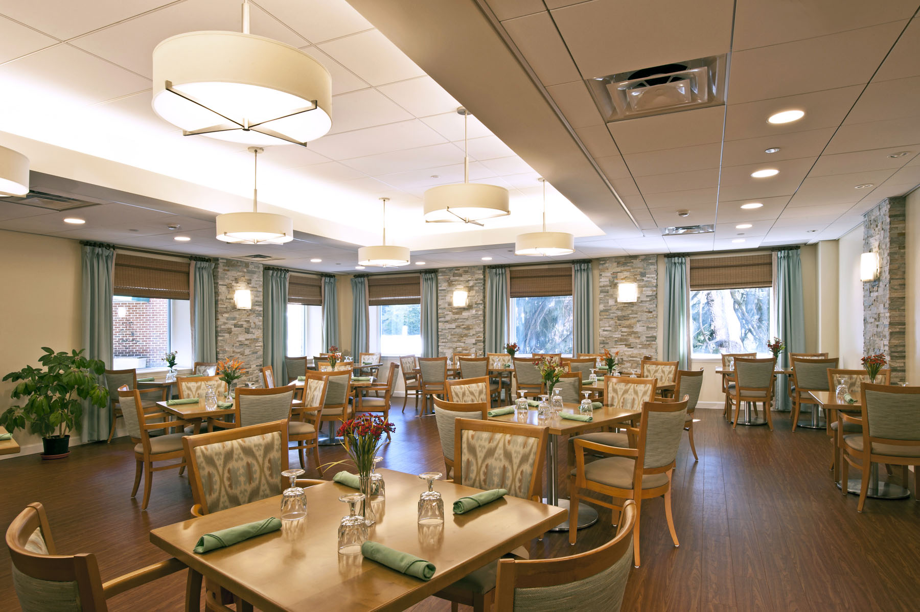 Senior Living_Quadrangle Forest Grill_02